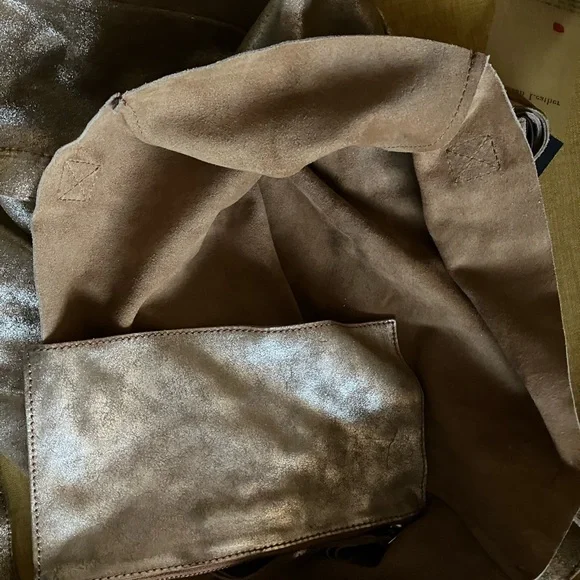 Shiraleah Gold Tote Bag Luxurious Design - Picture 4 of 4